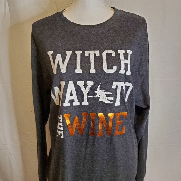 Modern Lux Women's Halloween/Wine Influenced T-shirt 🍷 - Picture 2 of 9